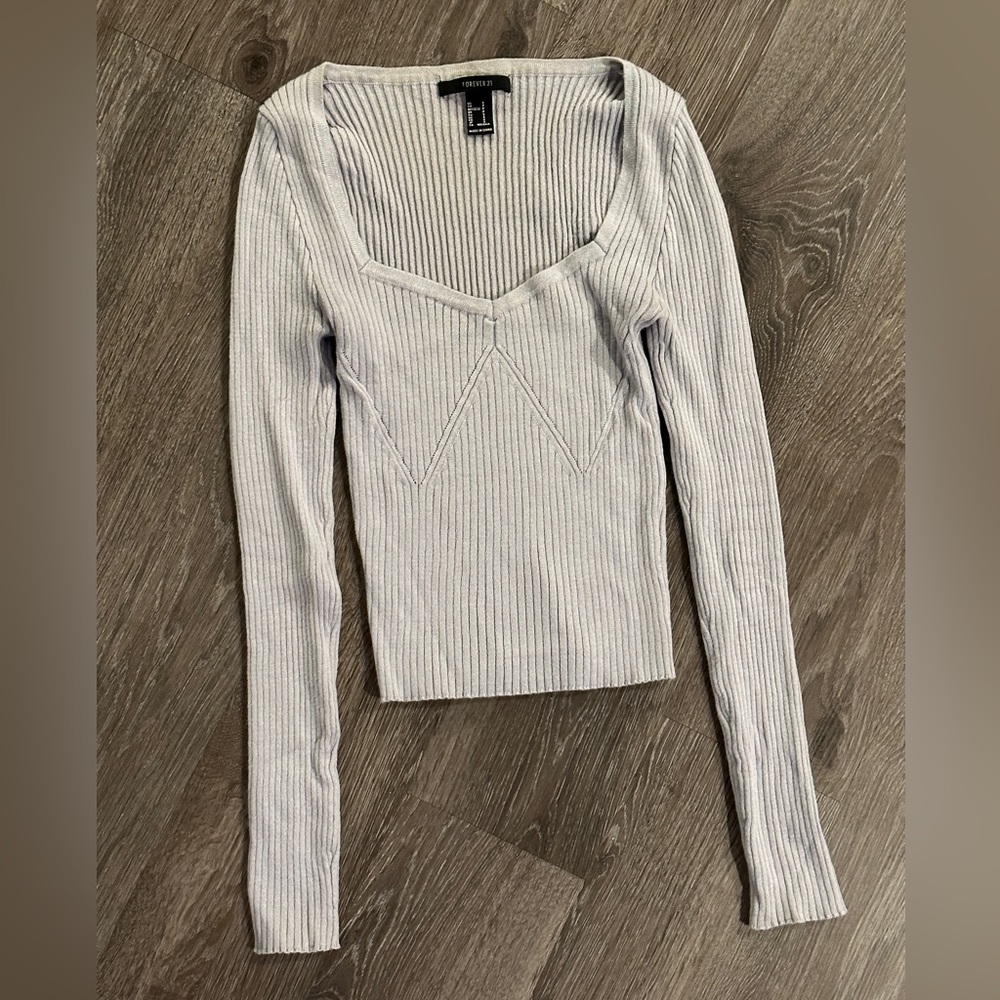 Ribbed long sleeve shirt in lilac / light purple.